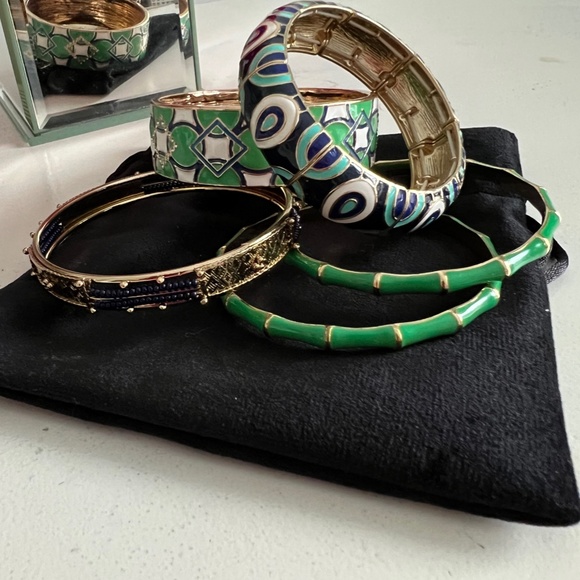 Bracelets - Picture 3 of 7